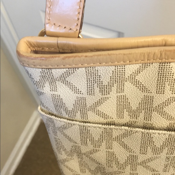 Michael Kors Crossbody - Picture 4 of 5